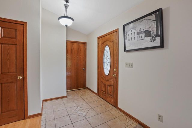 S92W35305 Barbary COURT, Eagle, WI 53119