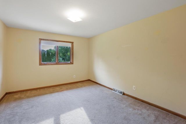 S92W35305 Barbary COURT, Eagle, WI 53119