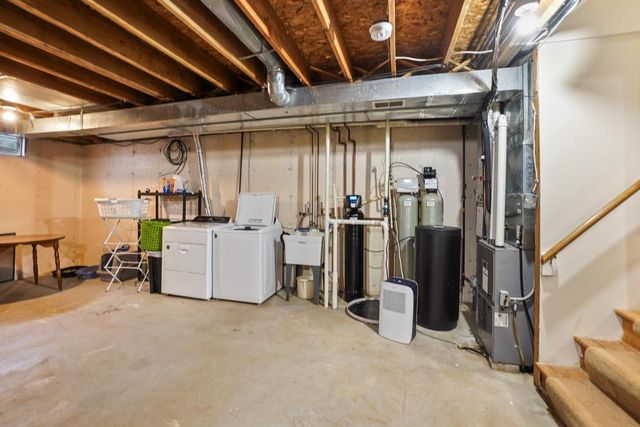 S92W35305 Barbary COURT, Eagle, WI 53119