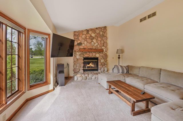 S92W35305 Barbary COURT, Eagle, WI 53119