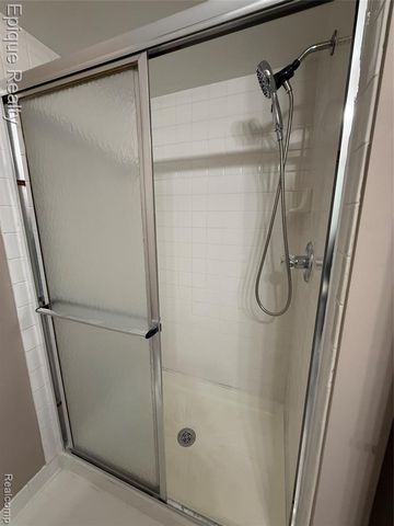 56487 Scotland Boulevard, Utica, MI 48316