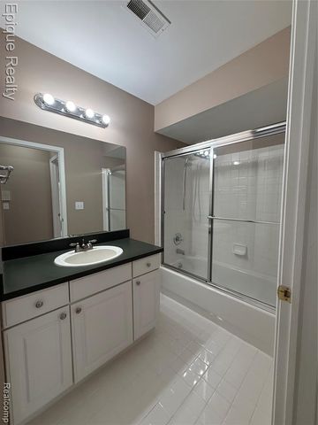 56487 Scotland Boulevard, Utica, MI 48316