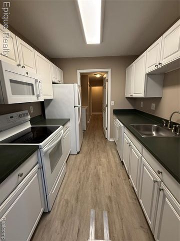 56487 Scotland Boulevard, Utica, MI 48316