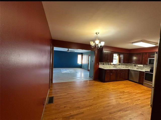 3615 Doniphan Avenue, St Joseph, MO 64507