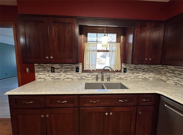 3615 Doniphan Avenue, St Joseph, MO 64507