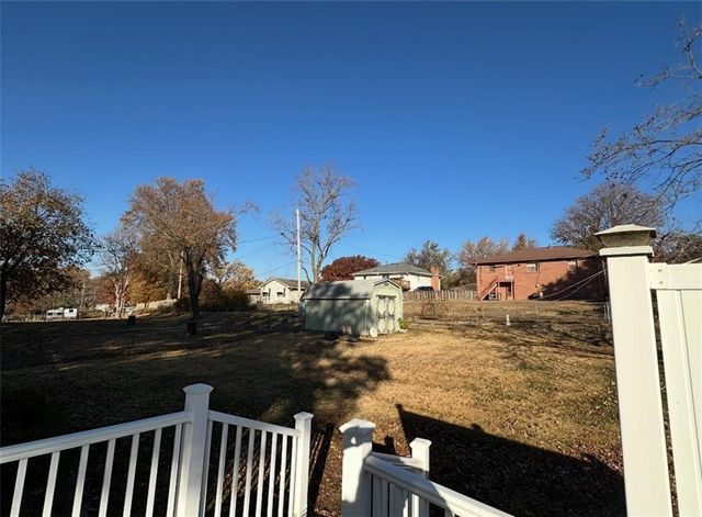 3615 Doniphan Avenue, St Joseph, MO 64507