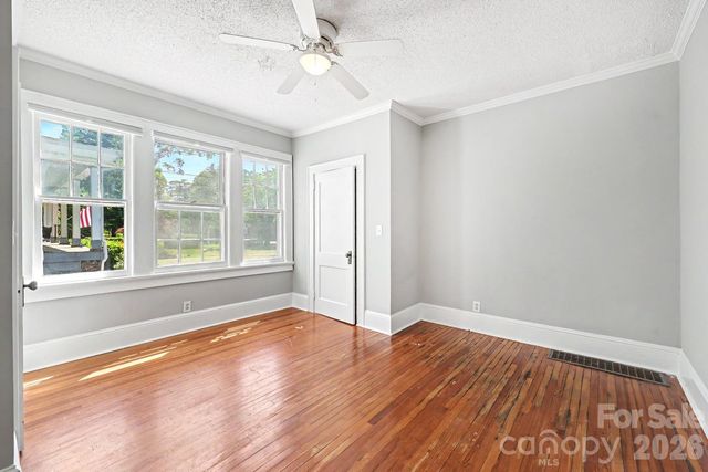 503 E Broad Street, Statesville, NC 28677