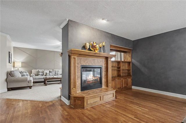 8438 Timber Ridge Street, De Soto, KS 66018