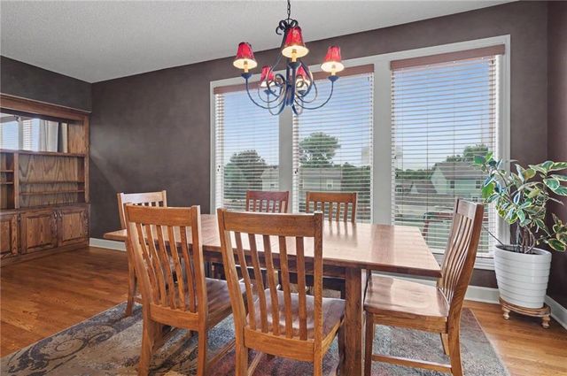 8438 Timber Ridge Street, De Soto, KS 66018