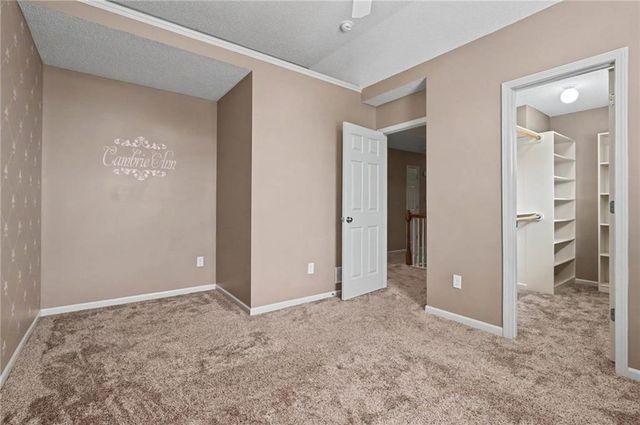8438 Timber Ridge Street, De Soto, KS 66018