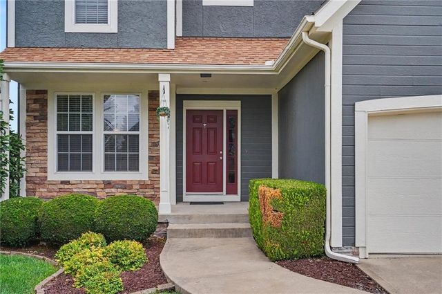8438 Timber Ridge Street, De Soto, KS 66018