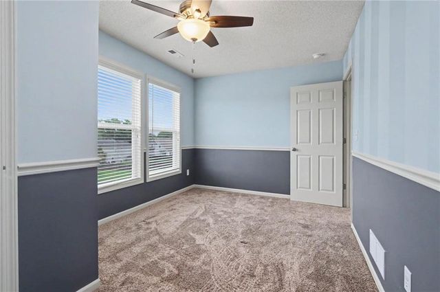 8438 Timber Ridge Street, De Soto, KS 66018