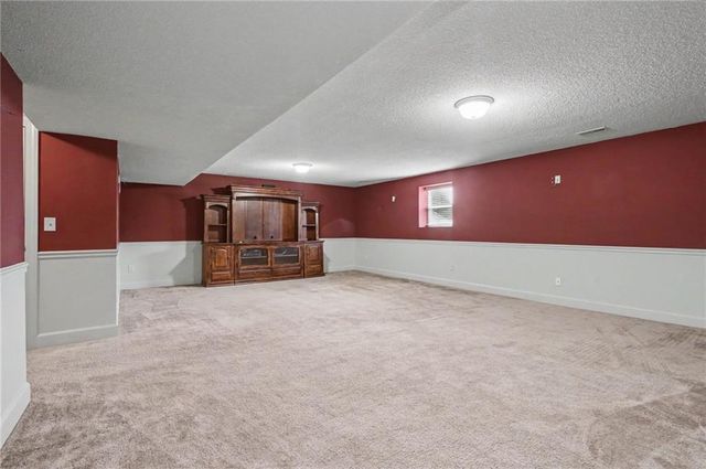 8438 Timber Ridge Street, De Soto, KS 66018