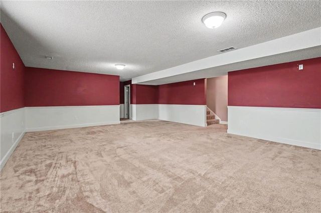 8438 Timber Ridge Street, De Soto, KS 66018