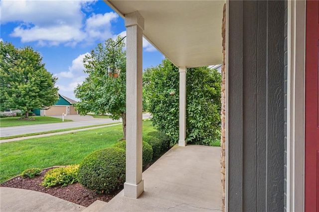 8438 Timber Ridge Street, De Soto, KS 66018