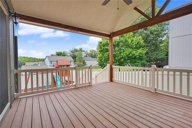 8438 Timber Ridge Street, De Soto, KS 66018