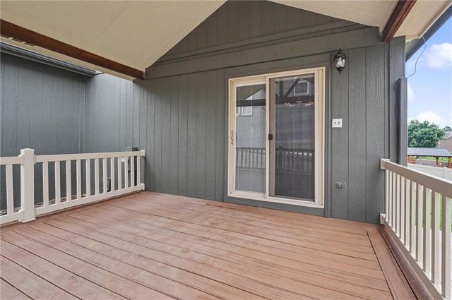 8438 Timber Ridge Street, De Soto, KS 66018