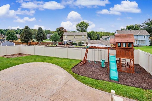 8438 Timber Ridge Street, De Soto, KS 66018