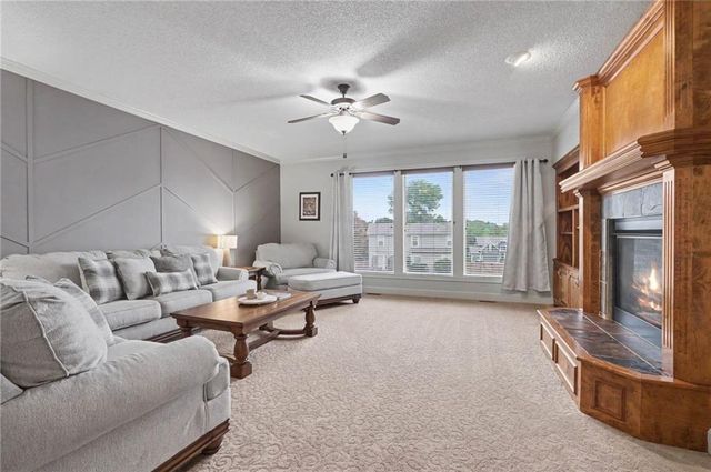 8438 Timber Ridge Street, De Soto, KS 66018