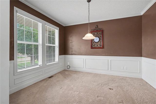 8438 Timber Ridge Street, De Soto, KS 66018