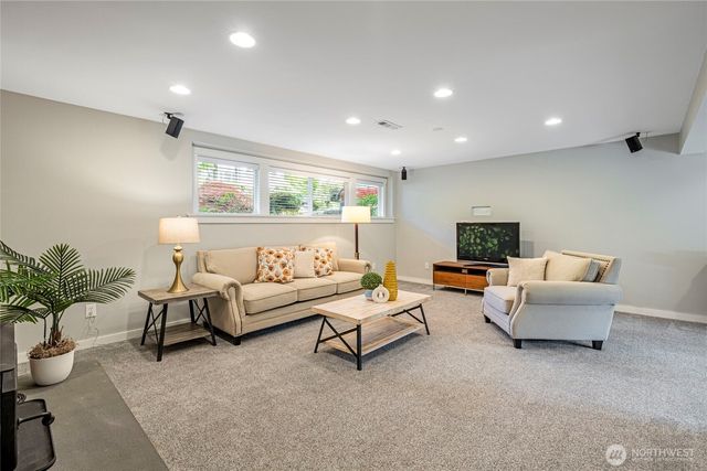 3401 79th Avenue SE, Mercer Island, WA 98040