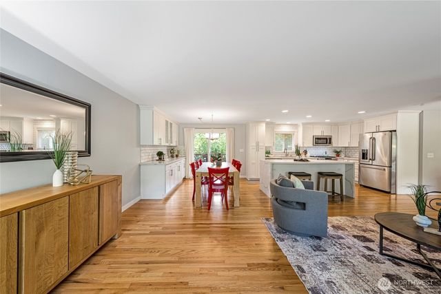 3401 79th Avenue SE, Mercer Island, WA 98040