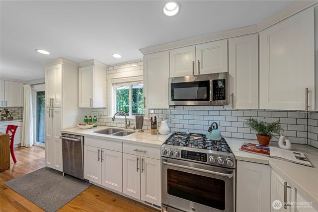 3401 79th Avenue SE, Mercer Island, WA 98040