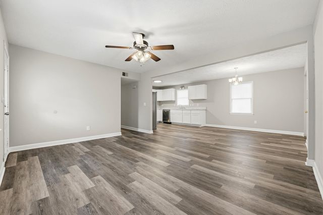 902 Forest Loop Rd., Conway, SC 29527