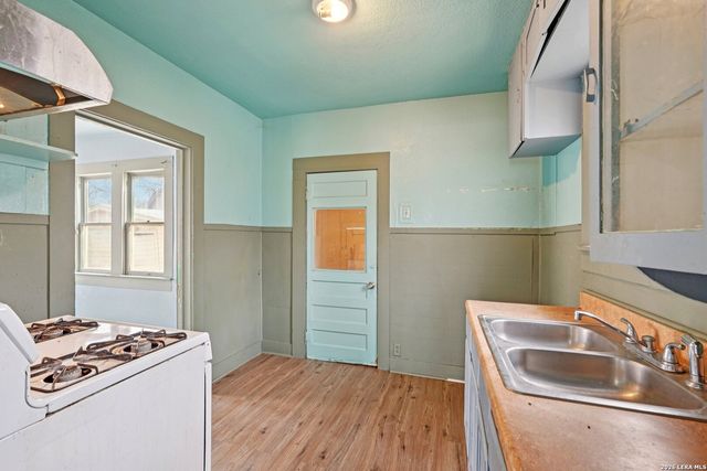 2918 W Martin, San Antonio, TX 78207