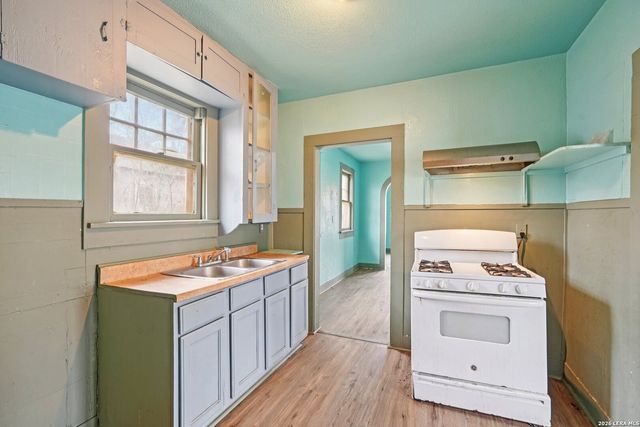 2918 W Martin, San Antonio, TX 78207