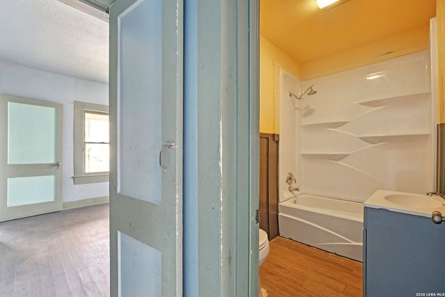 2918 W Martin, San Antonio, TX 78207