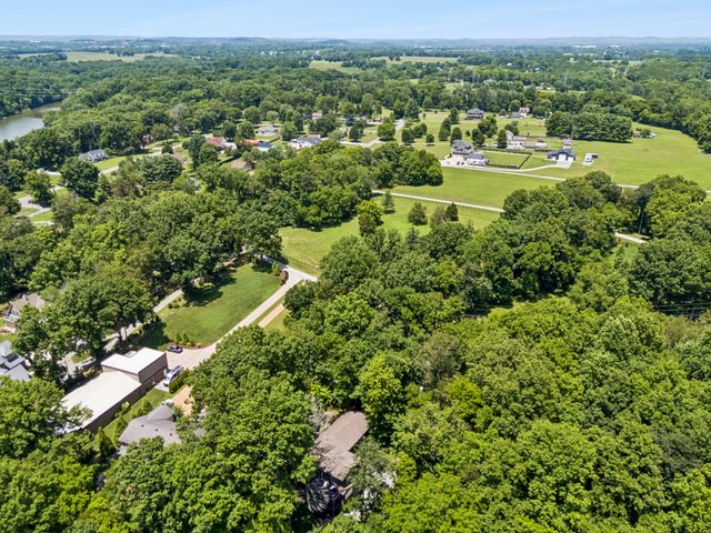 1012 S Wrights Ct, Gallatin, TN 37066