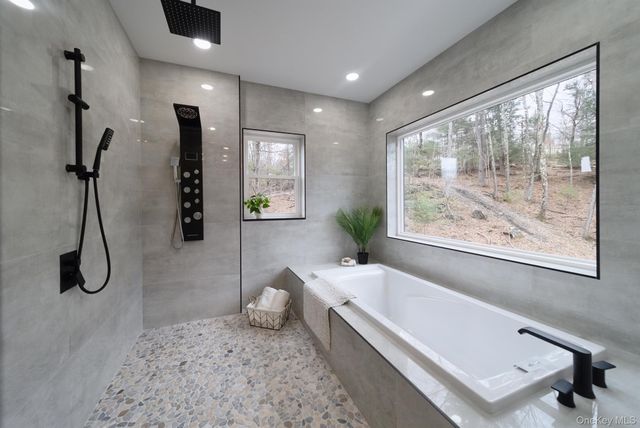 32 Pro Court, Hurley, NY 12443