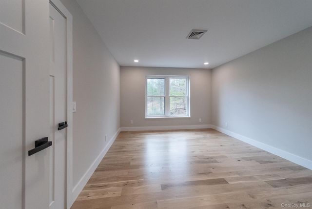 32 Pro Court, Hurley, NY 12443