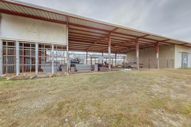 517 E Broadway Street B-D, Gainesville, TX 76240