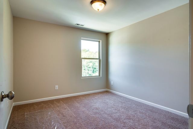 158 Oasis Dr, La Vergne, TN 37086