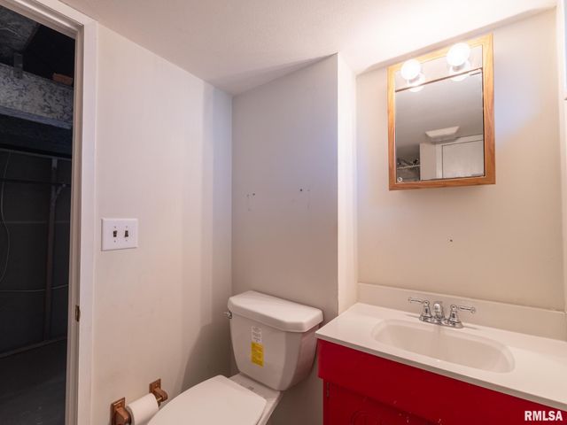 1410 N CAPITOL Street, Pekin, IL 61554