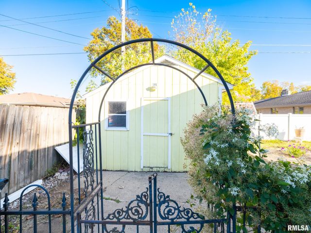 1410 N CAPITOL Street, Pekin, IL 61554