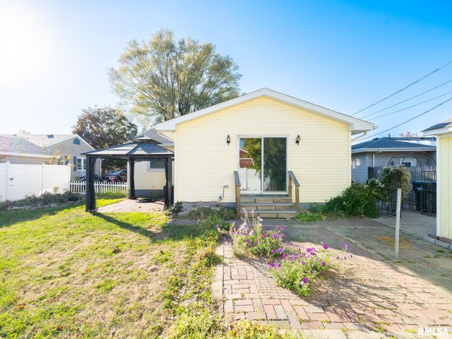 1410 N CAPITOL Street, Pekin, IL 61554