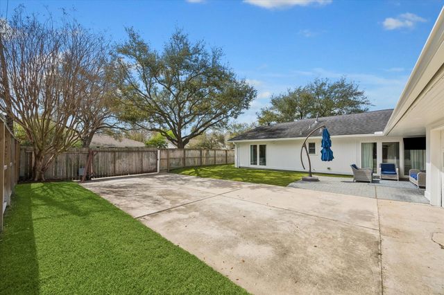 2511 Briarmead Drive, Houston, TX 77057