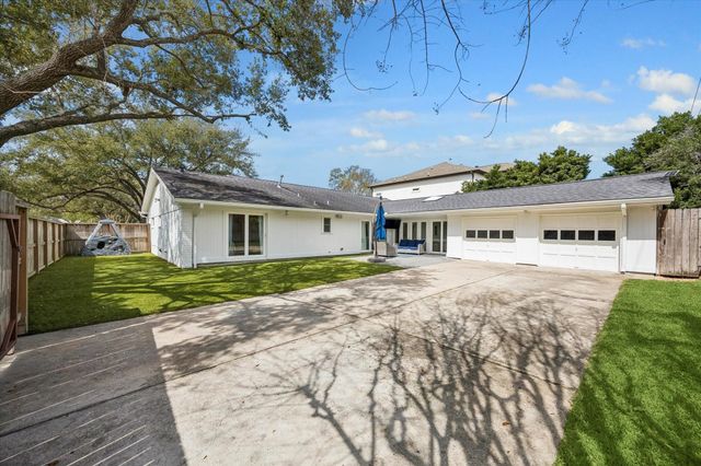 2511 Briarmead Drive, Houston, TX 77057