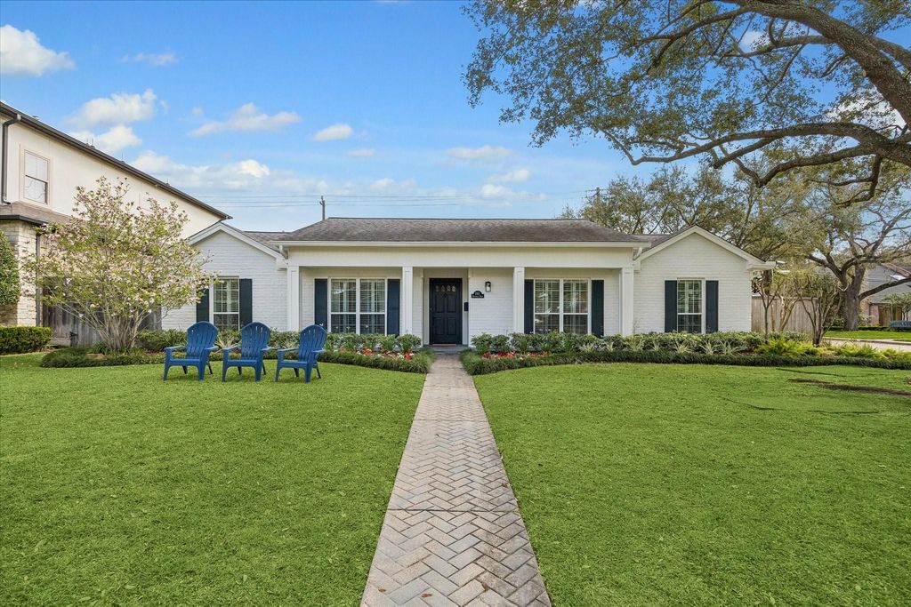 2511 Briarmead Drive, Houston, TX 77057