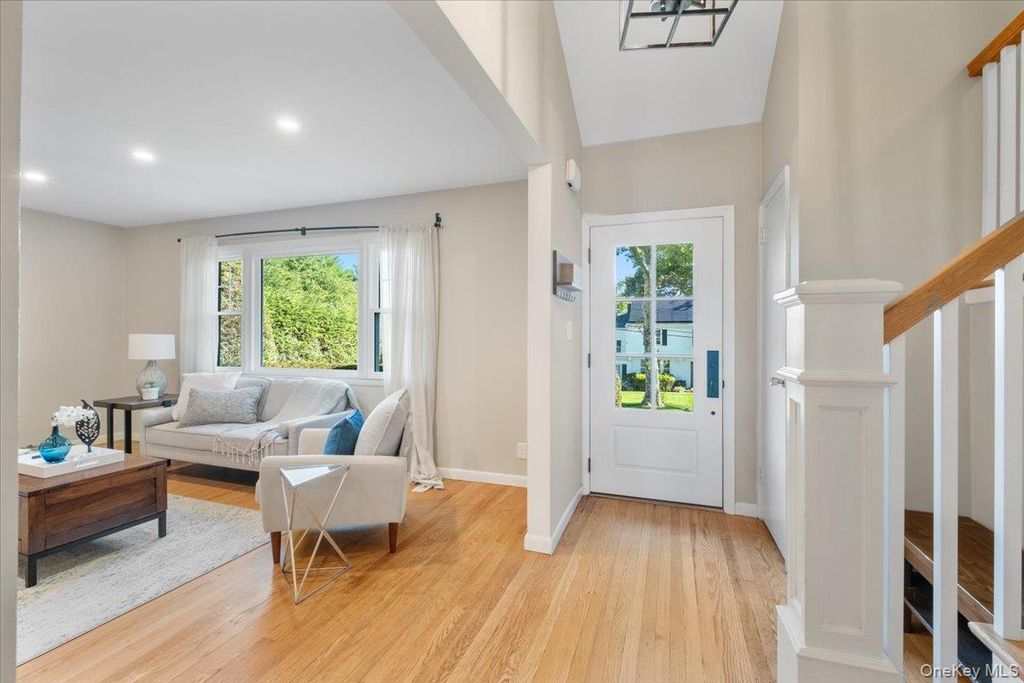 19 Dartmouth Terrace, White Plains, NY 10607 — photo 5