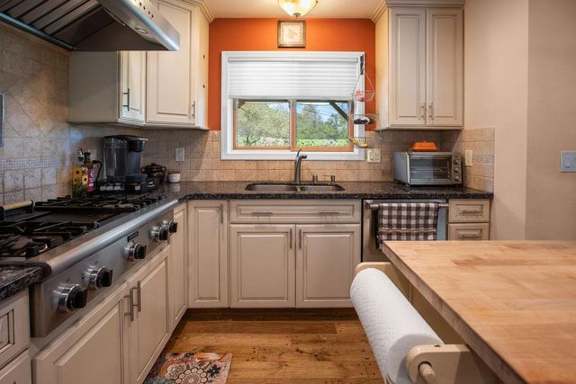 2070 Mulberry Ln, Placerville, CA 95667