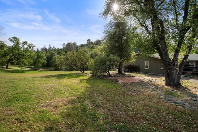 2070 Mulberry Ln, Placerville, CA 95667