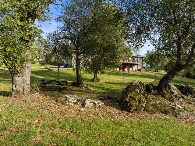 2070 Mulberry Ln, Placerville, CA 95667