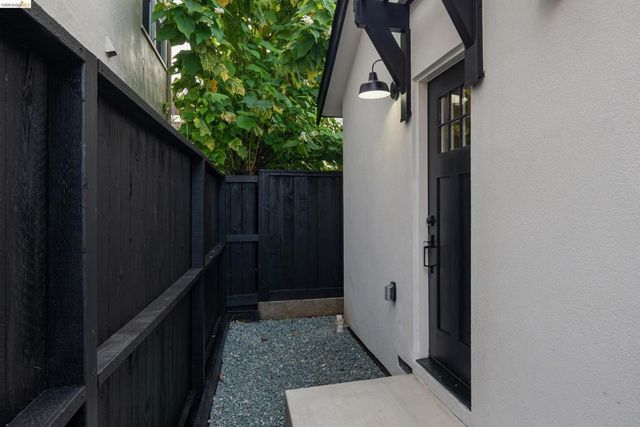 846 846 Adams St, Albany, CA 94706