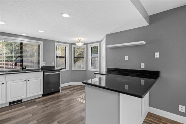 697 E Intervale Road, Grants Pass, OR 97527