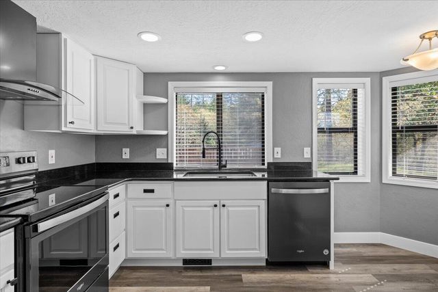 697 E Intervale Road, Grants Pass, OR 97527