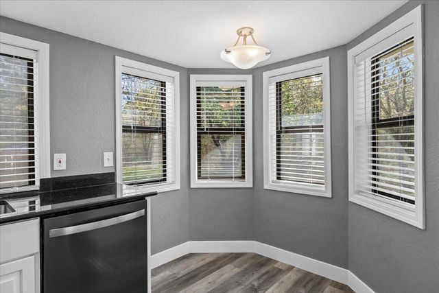 697 E Intervale Road, Grants Pass, OR 97527